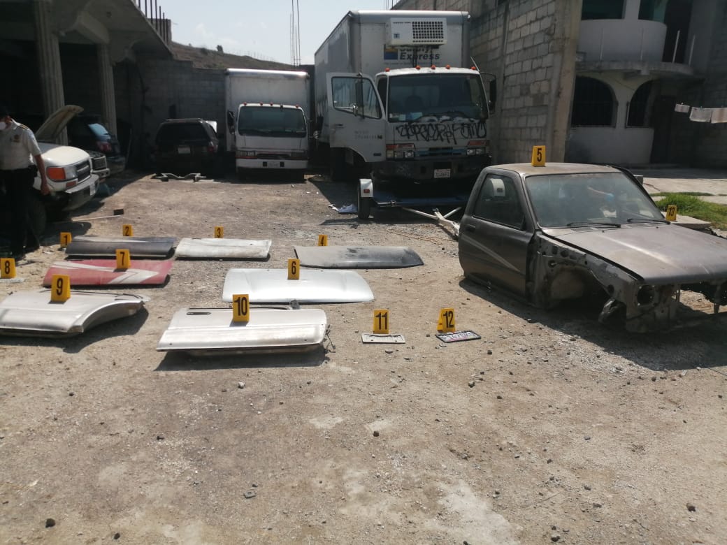 Piezas de vehículos recuperadas y un capturado dejó serie de allanamientos en Xela