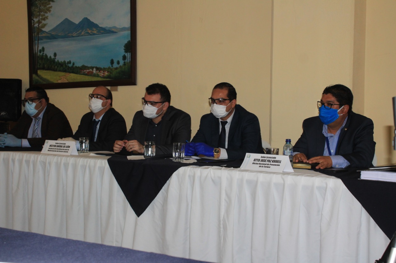 La Oficina de Relatores Contra la Tortura ya recomendó la contratación de más médicos. (Foto Prensa Libre: Byron García)