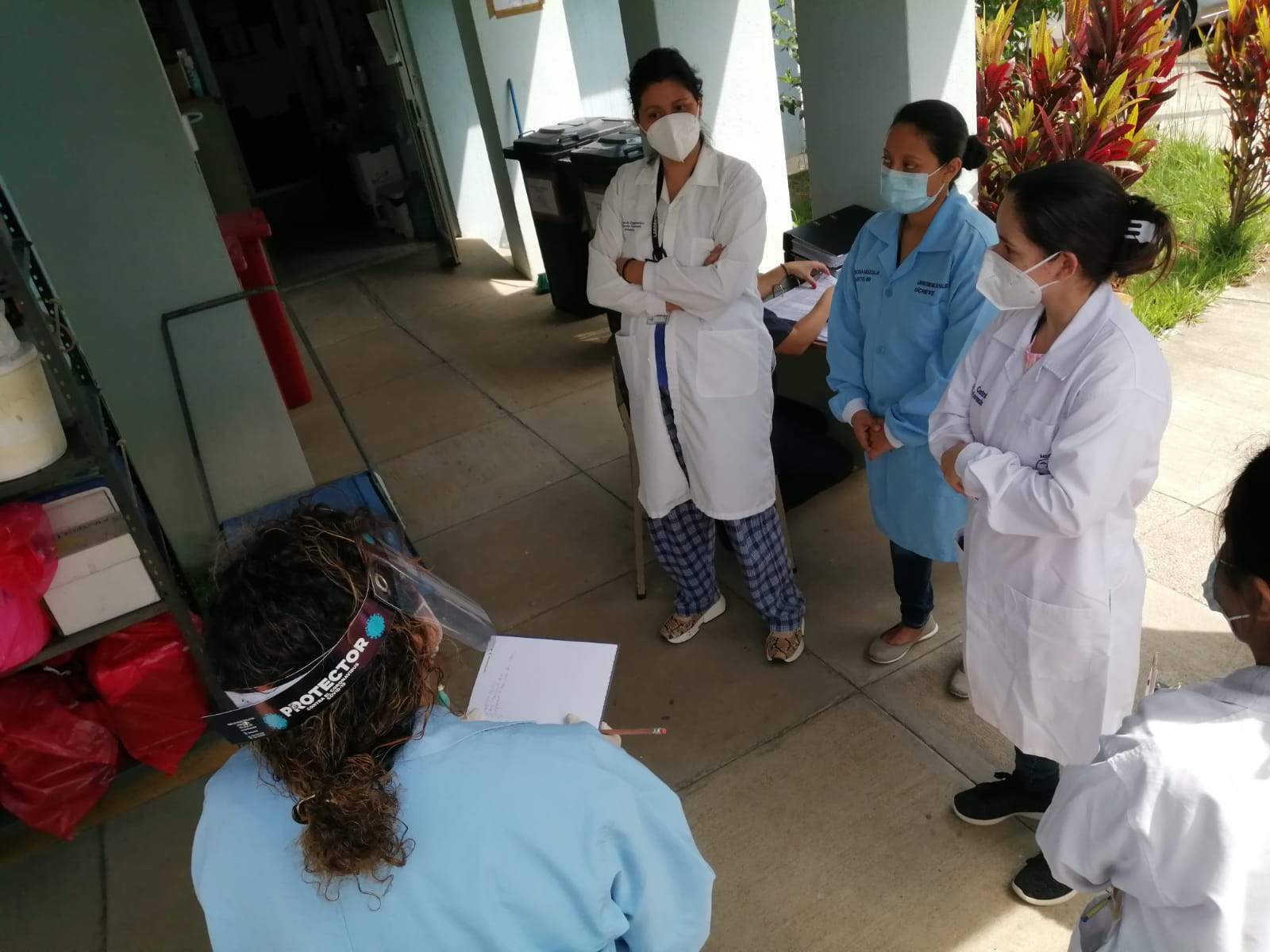 Inspección de la Defensoría de la Salud de la PDH puso en evidencia dificultades en Laboratorio Nacional de Salud. (Foto Prensa Libre: Cortesía de PDH)