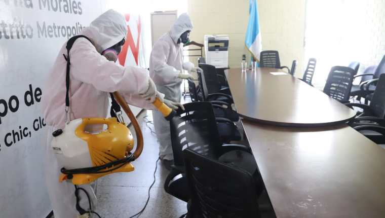 Desinfectan edificios del Congreso para evitar contagios de covid-19. Foto: Congreso
