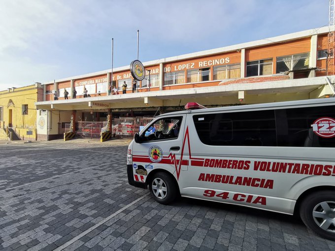 En Quetzaltenango, 12 elementos de la Quinta Estación de los Bomberos Voluntarios permanecieron en cuarentena luego de haber efectuado un servicio a una persona que dio positivo de covid-19 y falleció. (Foto Prensa Libre: CBV)