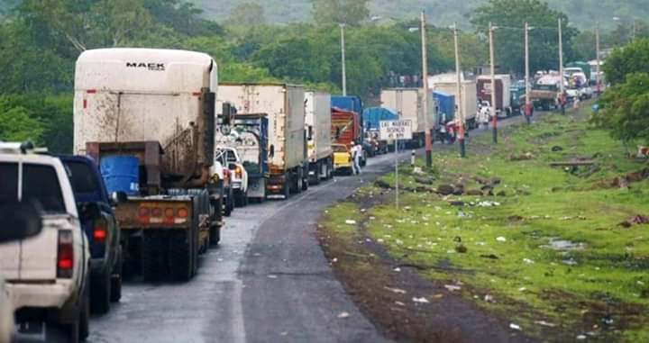 La frontera de Costa Rica con Nicaragua se encuentra bloqueada por transportistas que protestan contra las medidas sanitarias impuestas y que restringen la entrada de conductores extranjeros. (Foto Prensa Libre: Hemeroteca)
