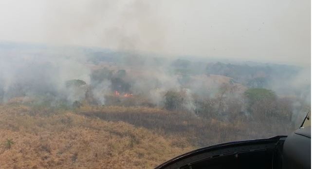 Incendio forestal provocado en México se extiende por reserva natural en Petén