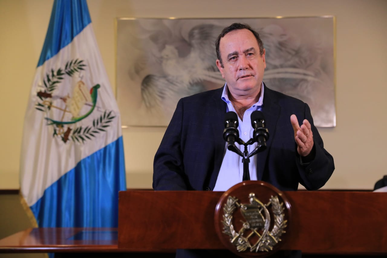Alejandro Giammattei, presidente de Guatemala, anuncia nuevas medidas para prevenir contagios de coronavirus. (Foto Prensa Libre: Presidencia)