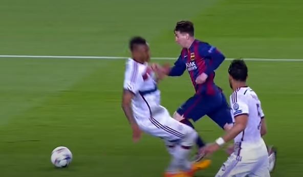 Lionel Messi dejó en el camino a Jerome Boateng. (Foto Prensa Libre: Youtube)
