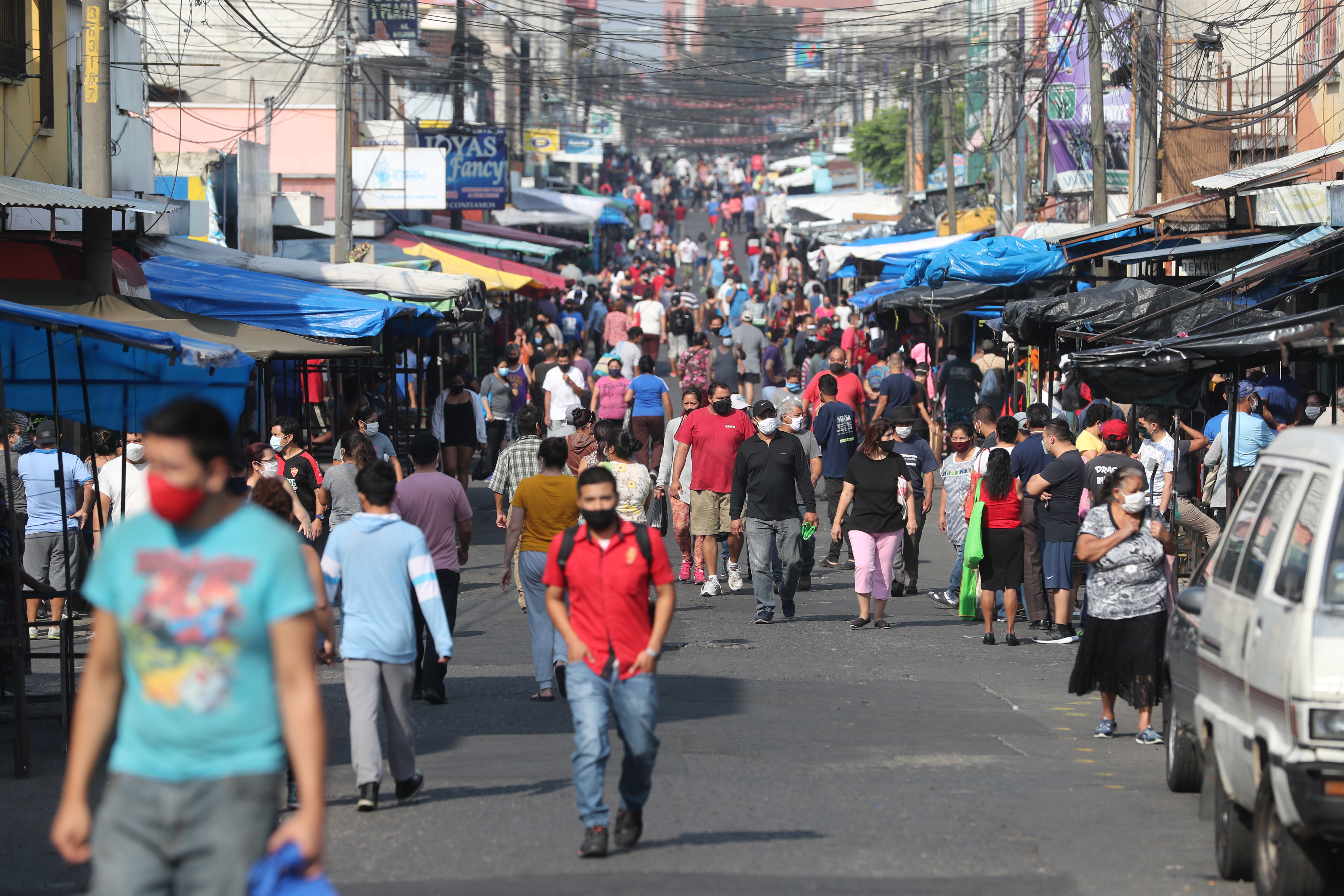 En la fase de mitigación todas las personas son sospechosas de tener el covid-19, la transmisión en esta etapa es local. (Foto Prensa Libre: Érick Ávila)