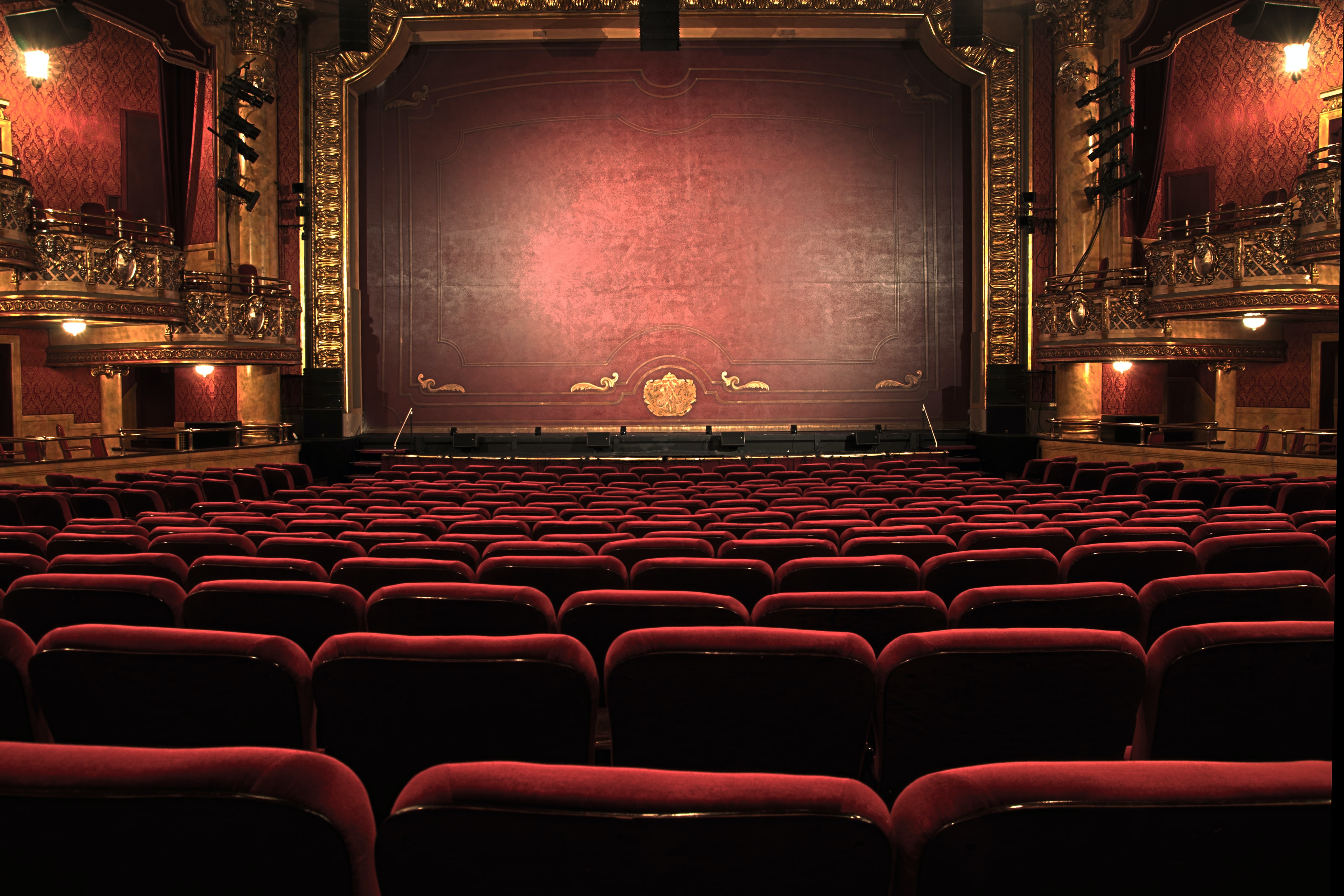 Mientras el público se resguarda del virus, los teatro permanecen vacíos. (Foto Prensa Libre: Unsplash) 