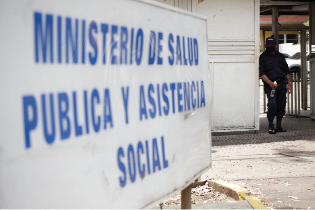 Trabajadores del Ministerio de Salud piden más medidas de seguridad. (Foto Prensa Libre: Noe Medina)