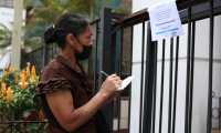 Muchos guatemaltecos han pedido información del programa de suspensión laboral, pero se encontraron con las puertas cerradas. (Foto Prensa Libre: Hemeroteca PL)
