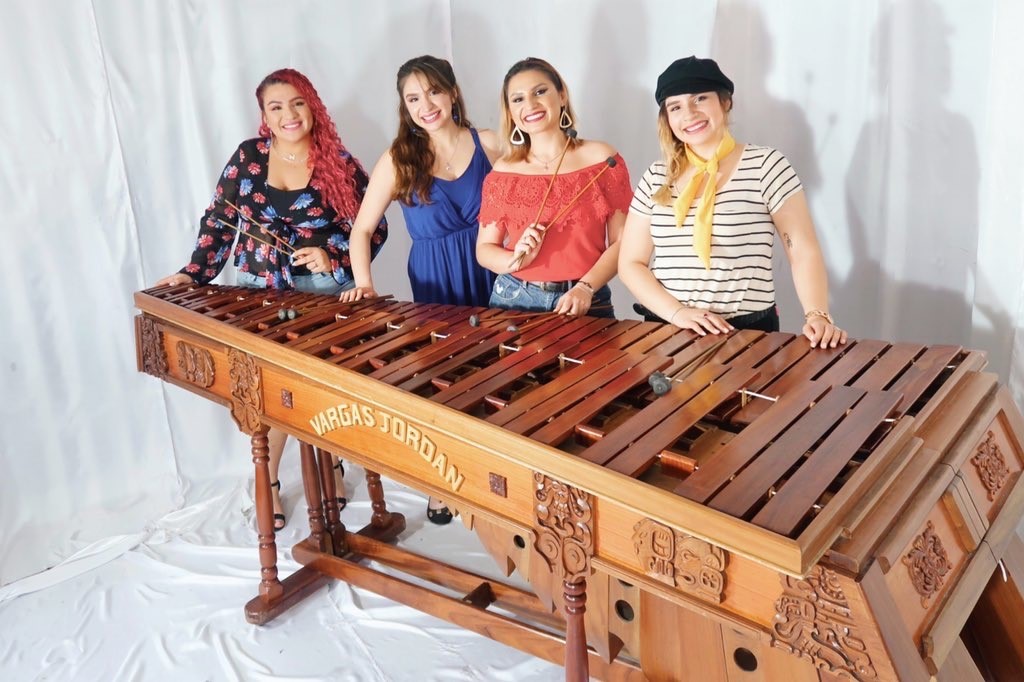 •	Las hermanas Vargas Jordán crecieron tocando la marimba con la cual ofrecen una nueva faceta musical. (Foto Prensa Libre: V4jor Sisters). 