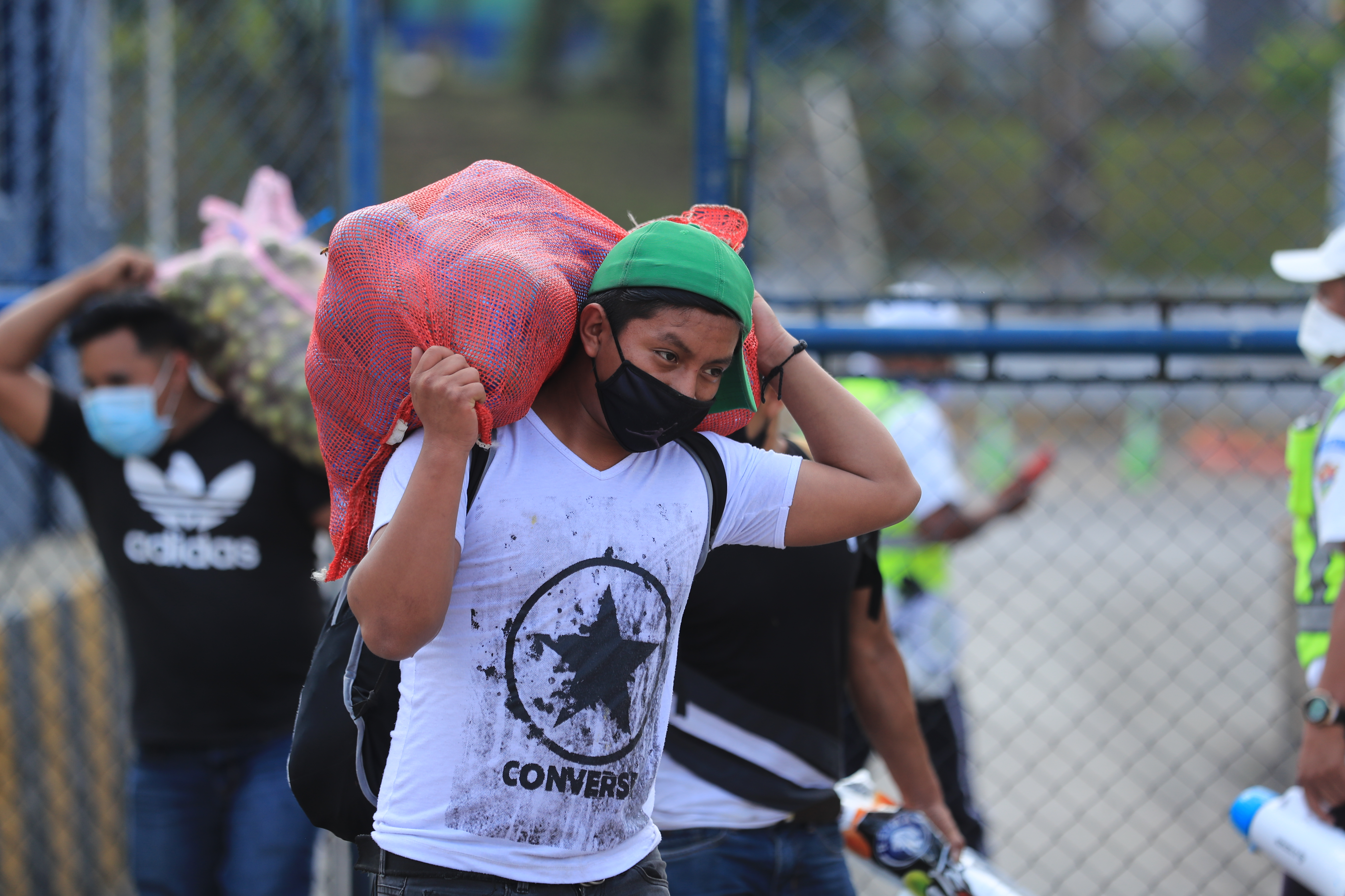 Parte de las remesas que reciben los beneficiarios en Guatemala se destinan para la adquisición de los productos de la Canasta Básica de Alimentos, según la Cepal. (Foto Prensa Libre: Juan Diego González)