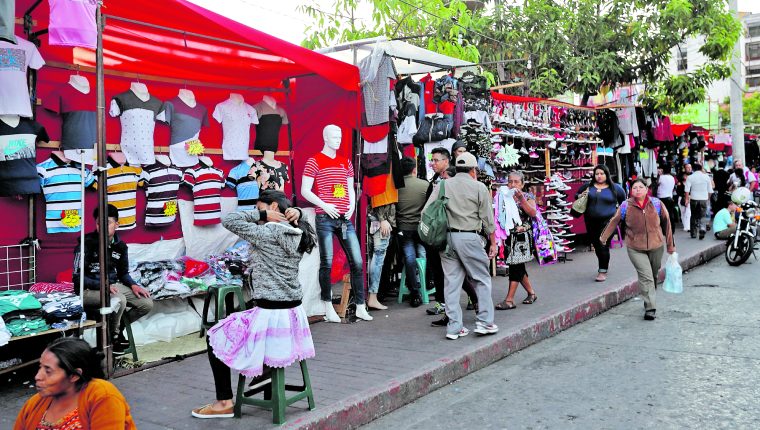 Los alcaldes deben elaborar listados de los vendedores informales que serÃ­an beneficiados con el bono de Q1mil (Foto Prensa Libre: Hemeroteca PL)