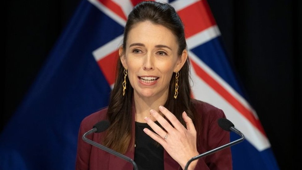 Hemos ganado esa batalla, dijo la primera ministra Jacinda Ardern sobre la eliminación local de contagios de covid-19. (Foto Prensa Libre: AFP)