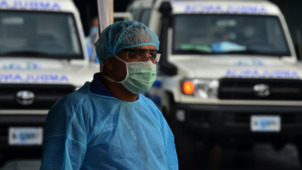 Investigadores hondureños pusieron en marcha una estrategia para evitar que los pacientes de covid-19 lleguen a cuidados intensivos ante las carencias del sistema de salud del país y el riesgo de que colapse. AFP
