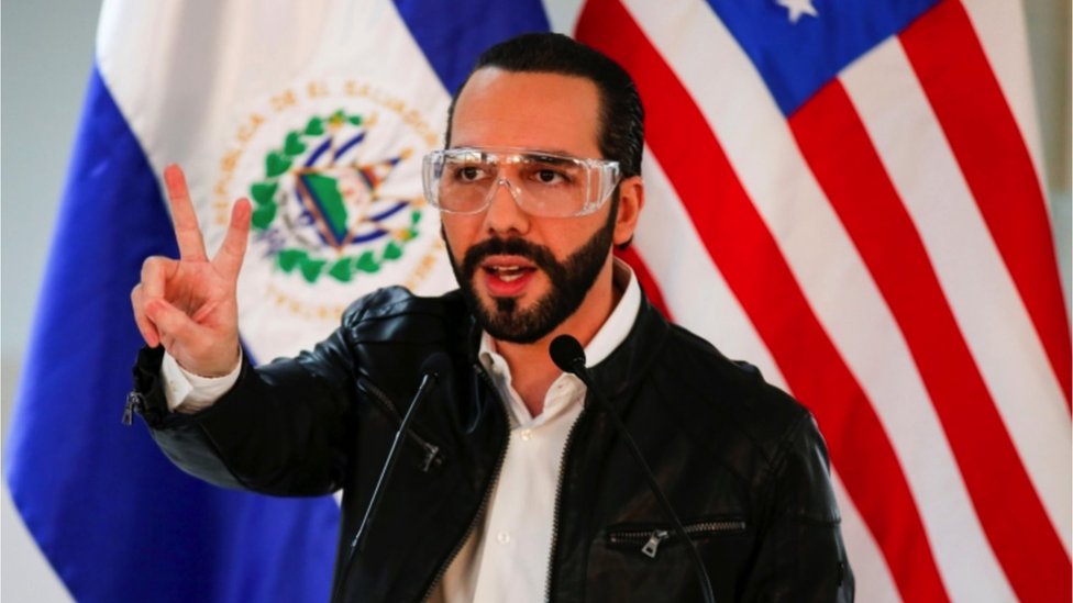Bukele cumple este 1 de junio doce meses al frente del gobierno de El Salvador y su gestión ha dejado grandes polémicas. (Foto Prensa Libre: Reuters)
