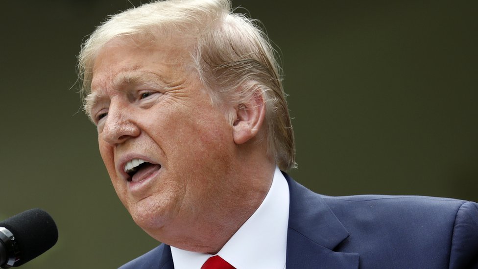 Donald Trump firmó una orden ejecutiva para evaluar si las redes sociales deberían ser legalmente responsables de lo que publican los usuarios.