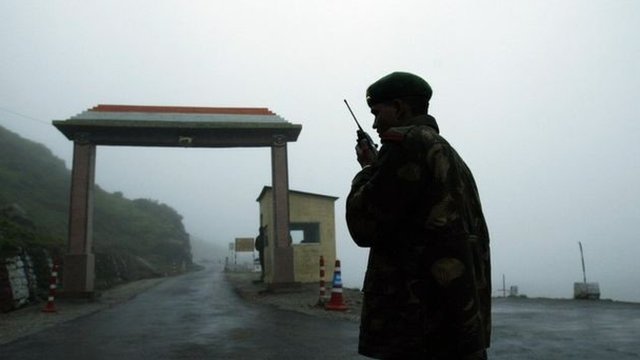 Varias disputas territoriales entre China e India han resultado en tres conflictos militares en 1962, 1967 y 1987.
