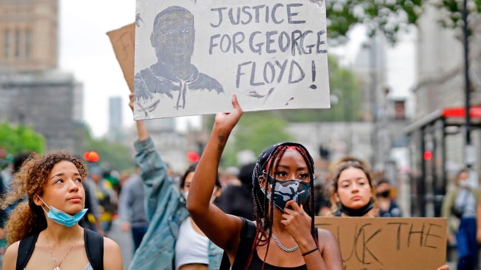 Protestas por la muerte de George Floyd se han dado en varias partes del mundo. (Foto Prensa Libre: Getty Images)