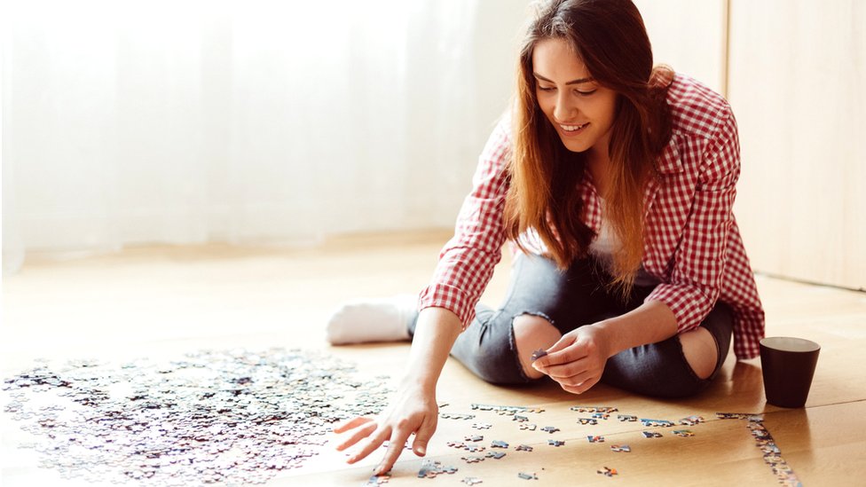 Para completar un rompecabezas se necesita paciencia, perseverancia así como imaginación e inteligencia espacial. Foto: Getty Images