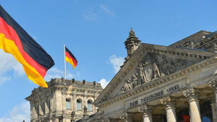 El parlamento alemán se está planteando eliminar la palabra html5-dom-document-internal-entity1-quot-endrazahtml5-dom-document-internal-entity1-quot-end de la Constitución de Alemania.