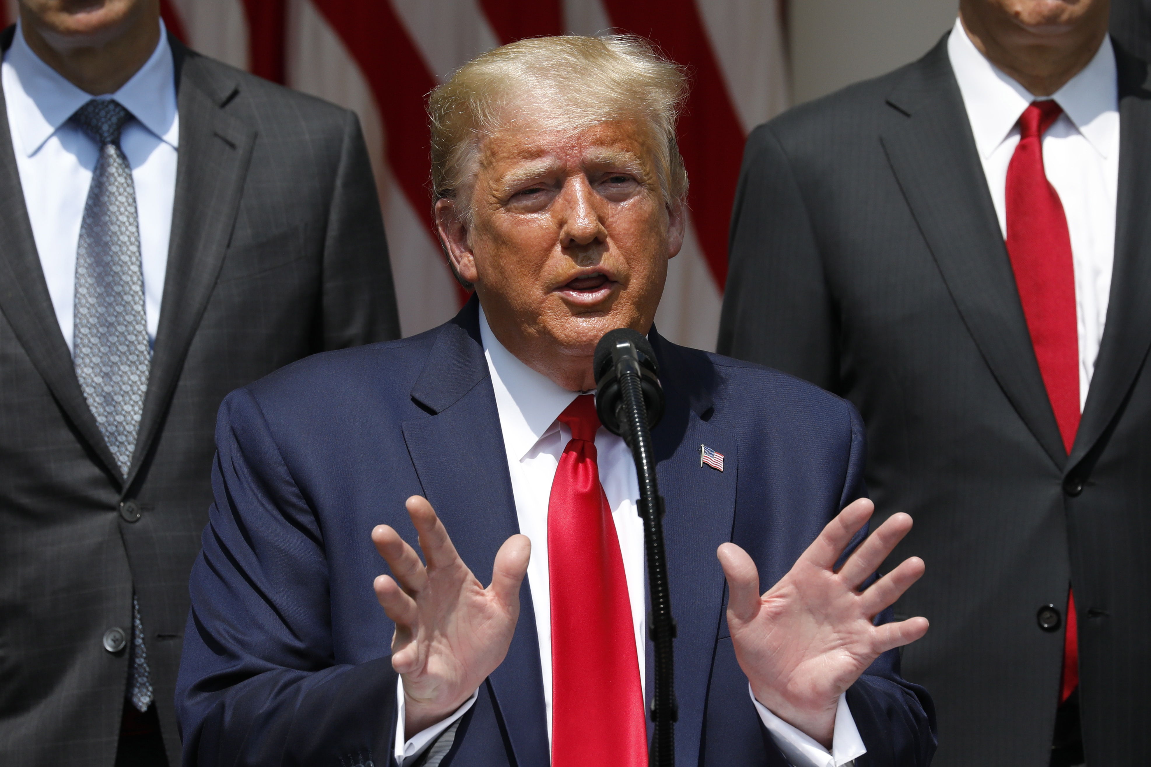 El presidente de los Estados Unidos, Donald J. Trump, habla con la prensa en el jardín de la Casa Blanca este 5 de junio de 2020. (Foto Prensa Libre: EFE)