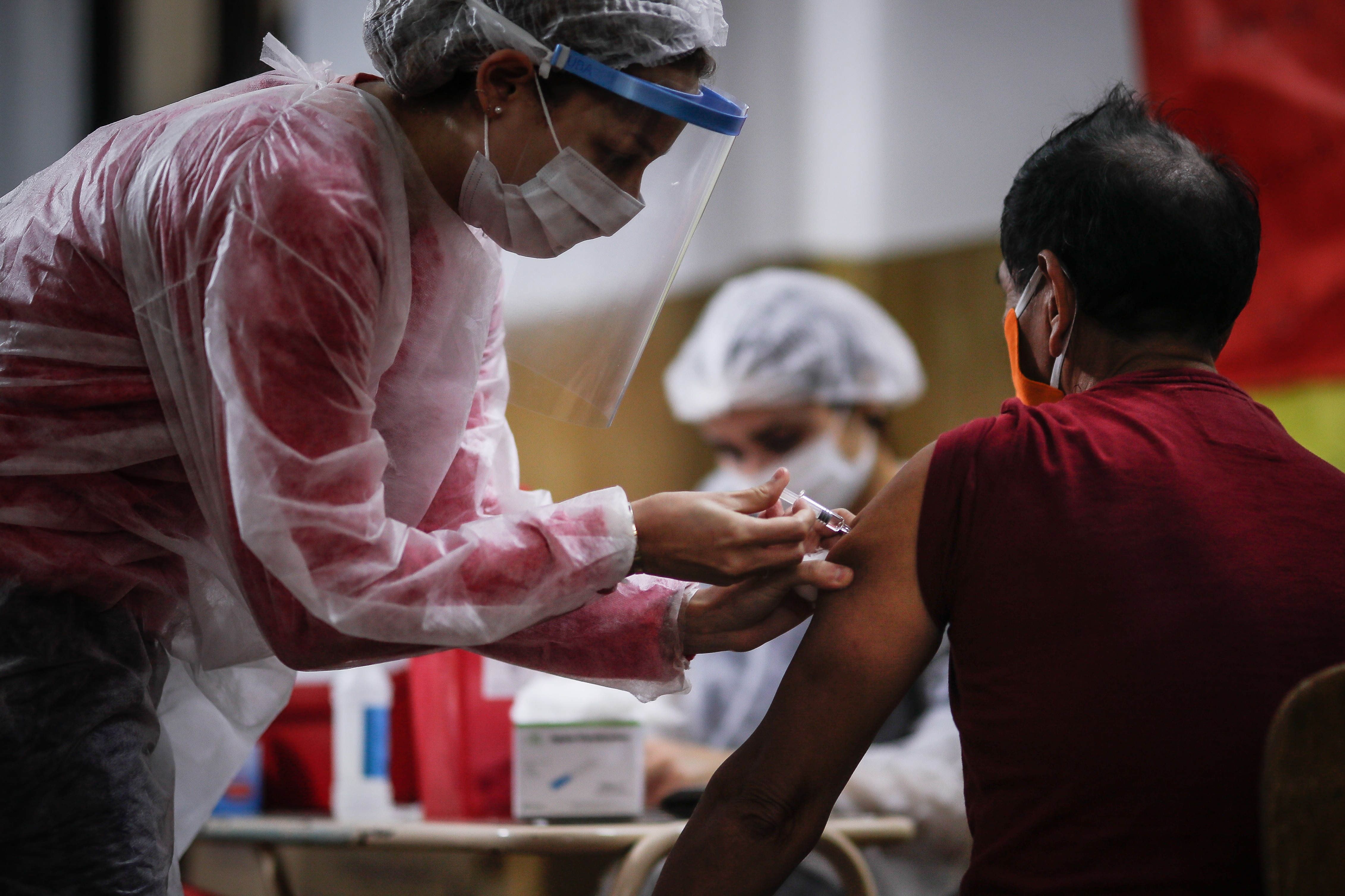 Las jornadas de inmunización deben continuar en medio de la pandemia, porque no hacerlo podría significar problemas mayores. (Foto Prensa Libre: Hemeroteca PL)