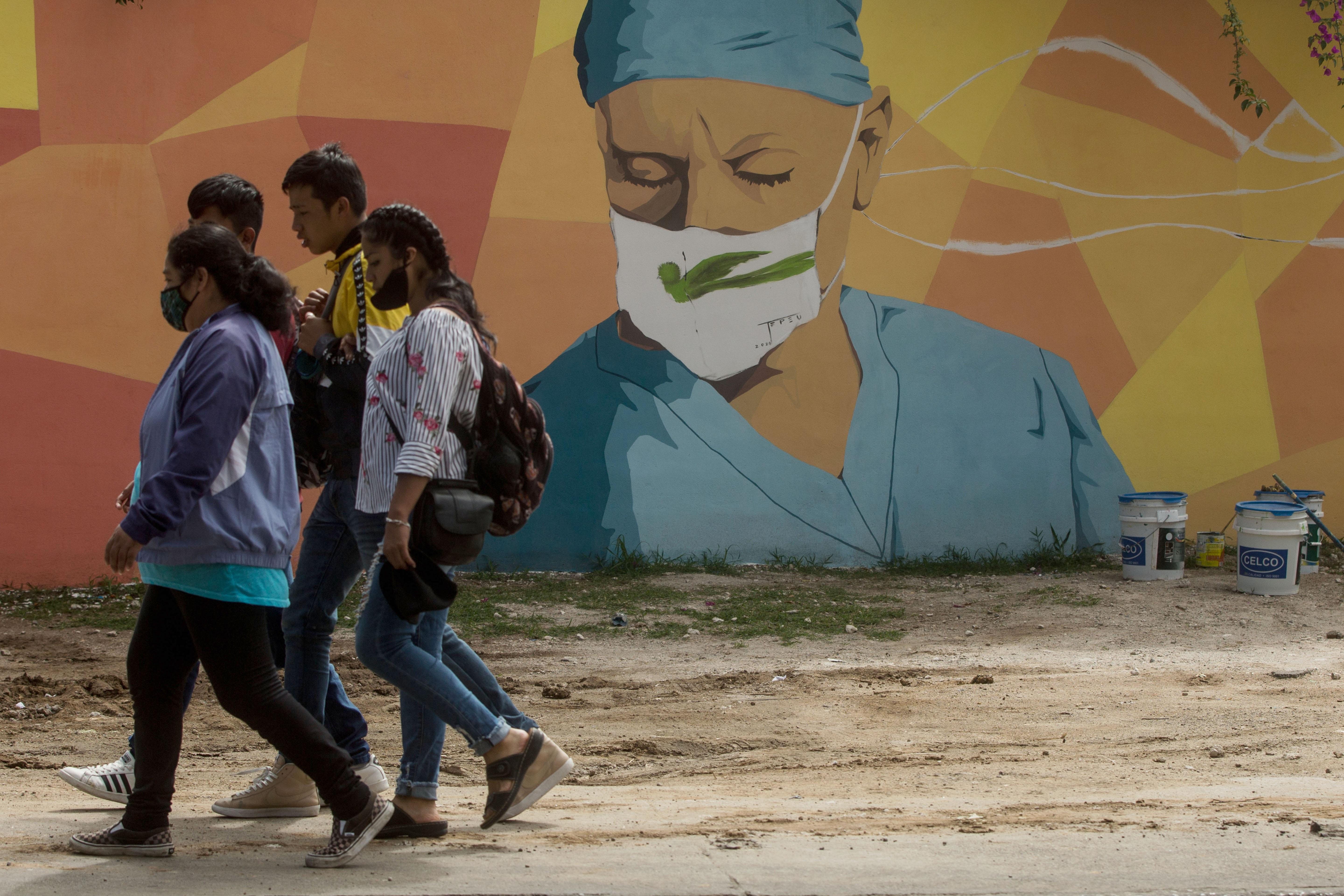 Los contagios de coronavirus en Guatemala superan los 4mil diarios. (Foto Prensa Libre: EFE)