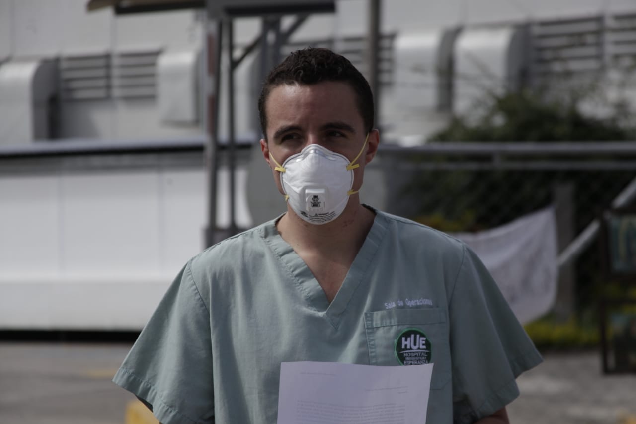 Los médicos que laboran en el Hospital Temporal del Parque de la Industria levantaron la sesión permanente que tenían desde el 8 de junio al establecer un diálogo con las autoridades del Ministerio de Salud. (Foto Prensa Libre: Carlos Hernández Ovalle )