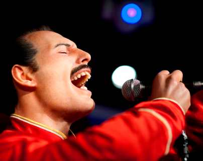 Queen abre TikTok para que usuarios puedan cantar con Freddie Mercury y tiktokers hacen increíbles presentaciones