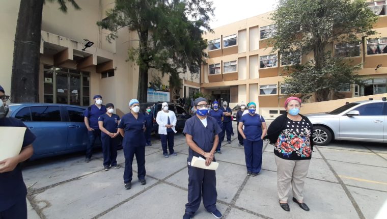 El gremio de médicos pide entrega de insumos de protección para enfrentar la pandemia de coronavirus luego de de tres meses de emergencia. (Foto Prensa Libre: Hemeroteca PL) 