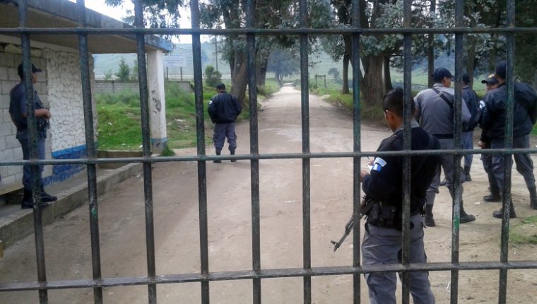 El año pasado las autoridades enfocaron sus esfuerzos en combatir el coronavirus en las cárceles. Foto Prensa Libre: Hemeroteca.
