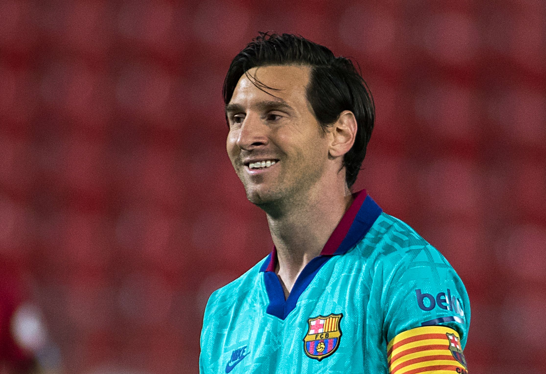 Lionel Messi sonríe después de un gran partido; dos asistencias y un gol. (Foto Prensa Libre: AFP)
