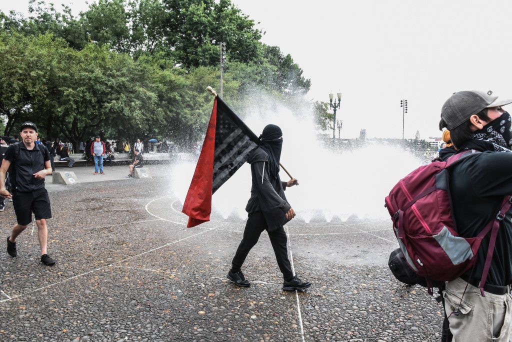 Antifa durante una manfiestación en Estados Unidos