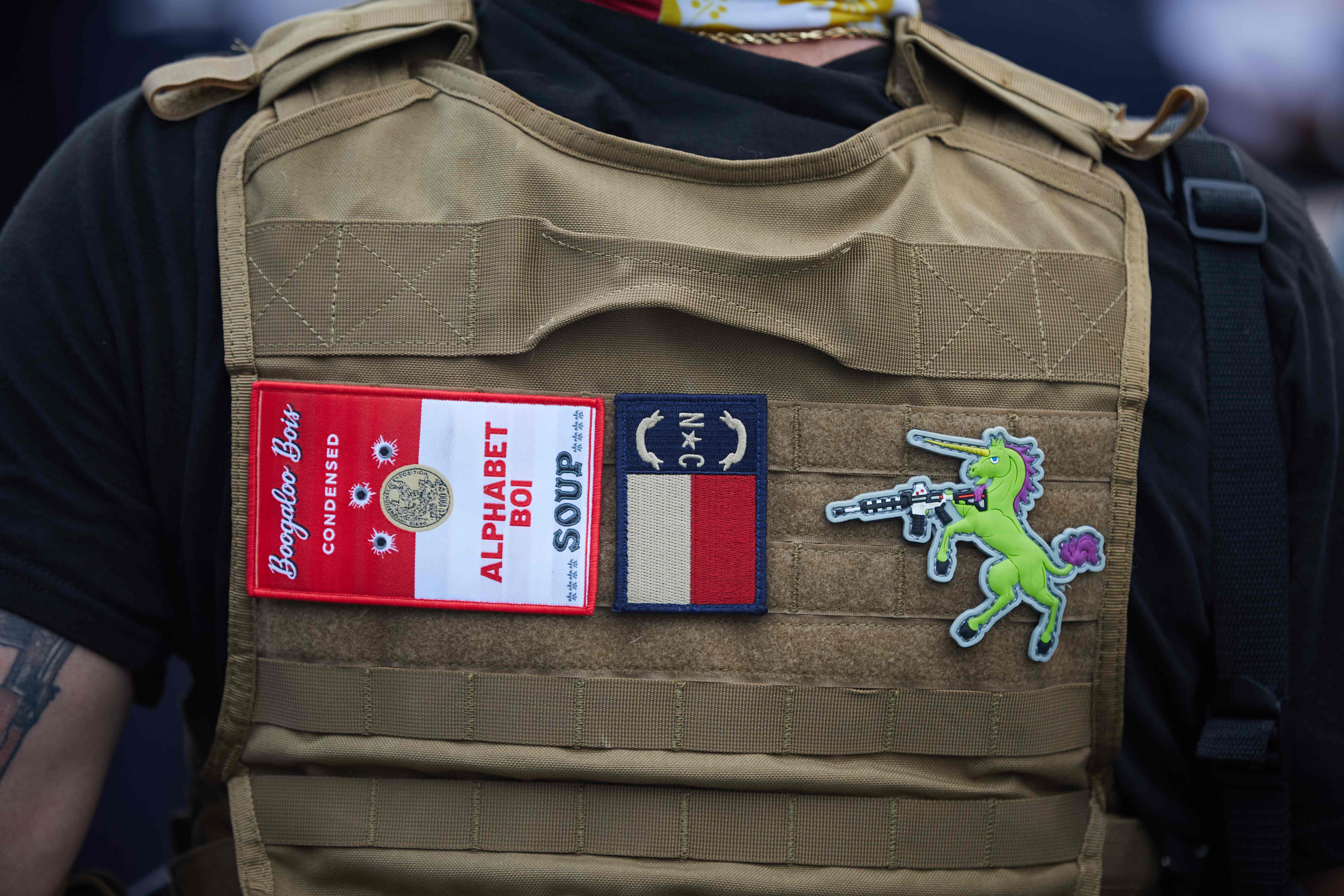 Activistas del grupo Boogaloo fueron detenidos en EE. UU. por incitar a la violencia en las protestas pacíficas. (Foto Prensa Libre: AFP)