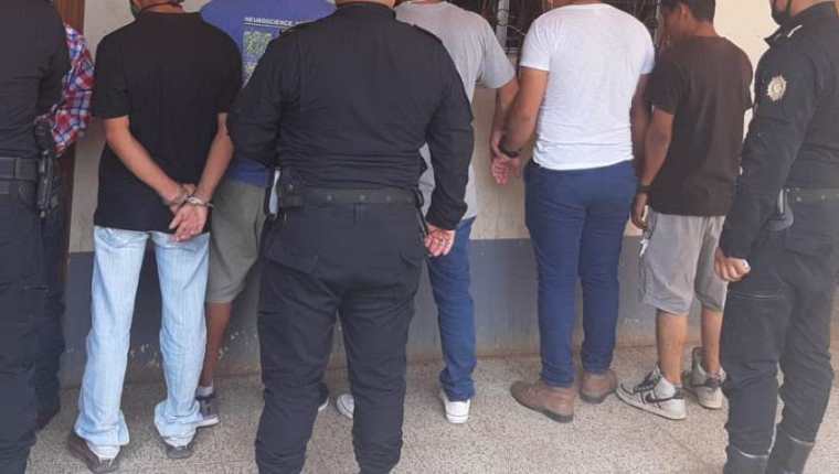 Las personas capturadas participaban en reuniones ilegales en Escuintla, Santa Rosa, Suchitepéquez y Retalhuleu. (Foto Prensa Libre: PNC)