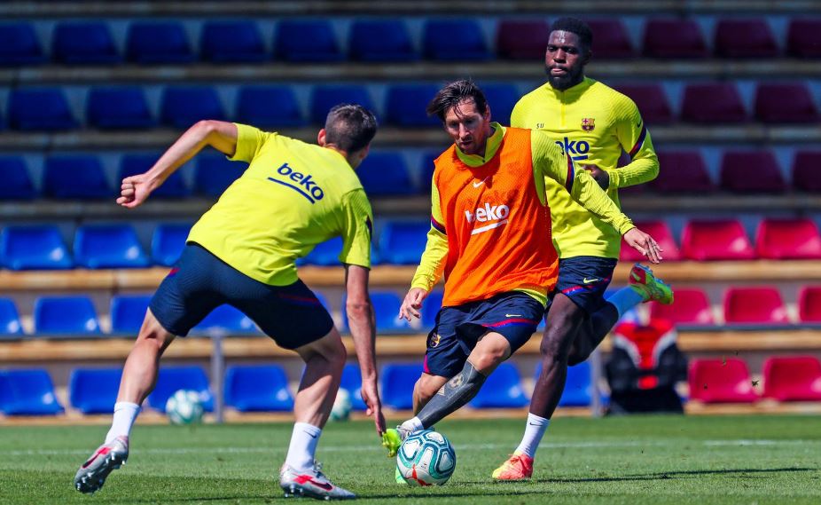 Lionel Messi durante le entrenamiento del Barcelona, en la previa para enfrentar al Mallorca. (Foto Prensa Libre: Twitter FC Barcelona)