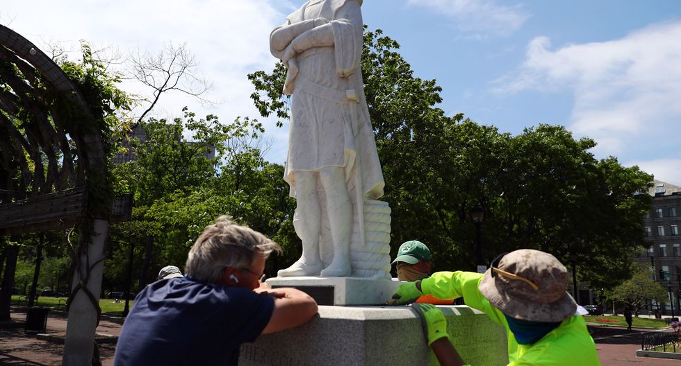 Varias estatuas han sido derribadas por manifestantes en Estados Unidos. (Foto Prensa Libre: AFP)