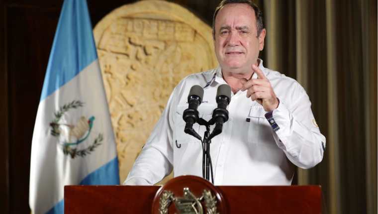 El presidente Alejandro Giammattei anunció la propuesta para becas tipo préstamo. (Foto Prensa Libre: cortesía)