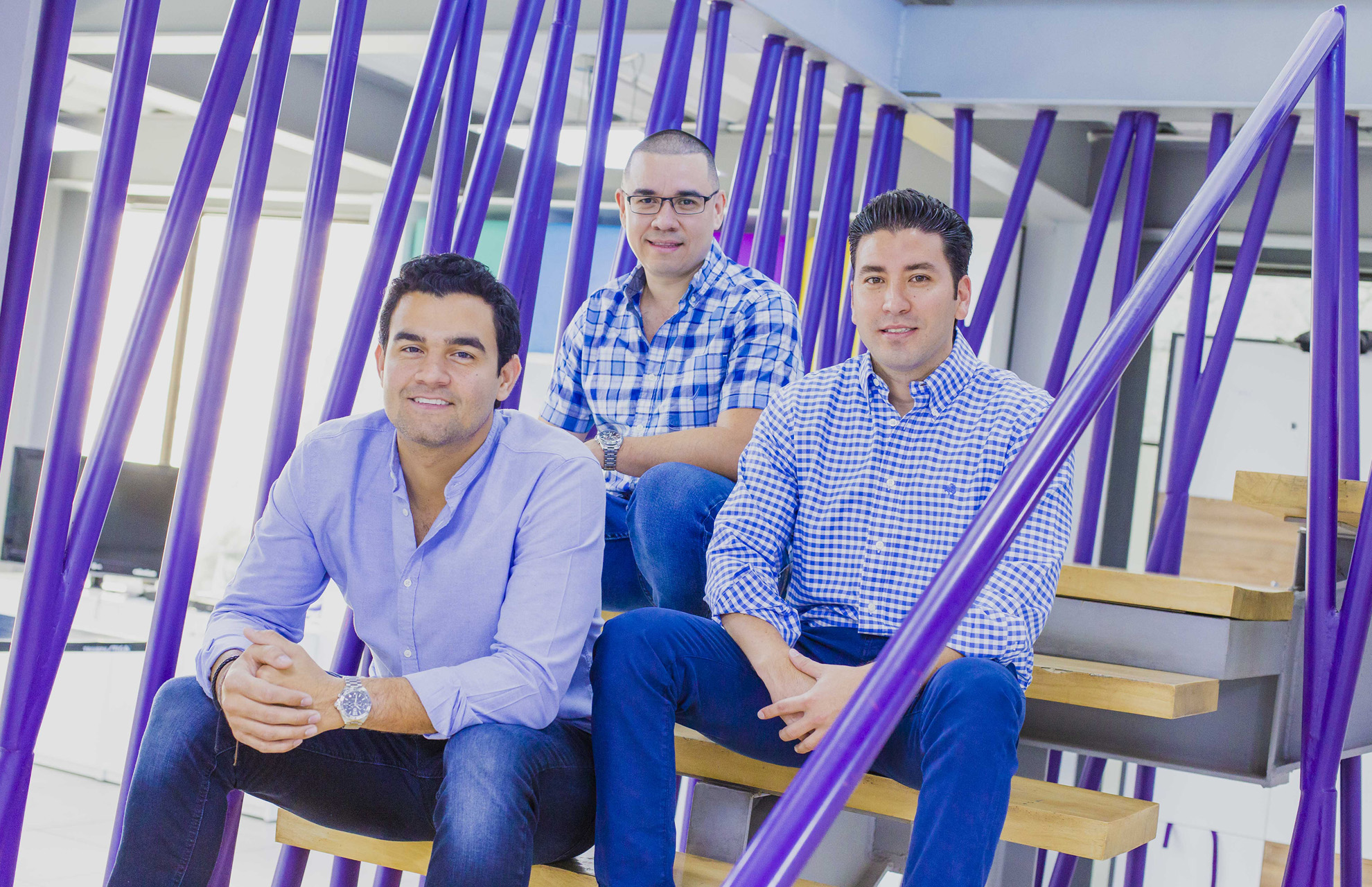 De izquierda. a derecha, los fundadores de la aplicación móvil hugo- CEO Alejandro Argumedo-CTO Juan Maceda y CFO Ricardo Cuéllar.