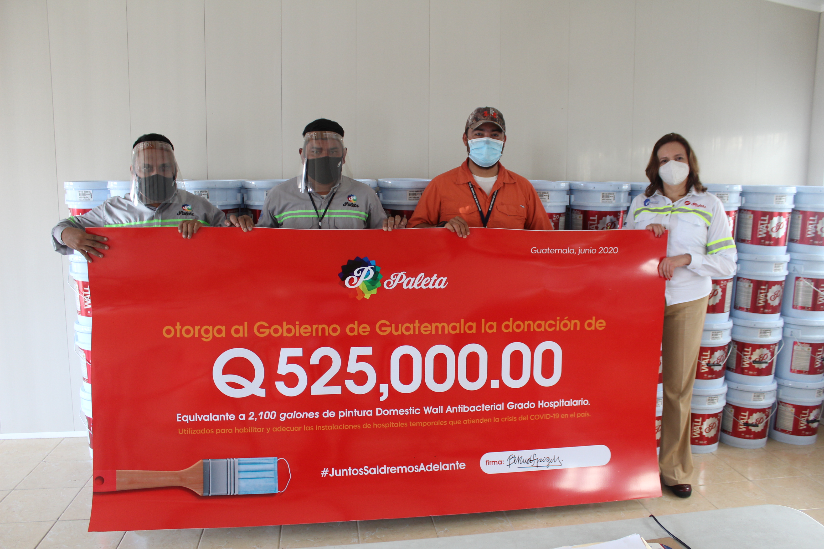 Pinturas Paleta sigue aportando galones de pintura para los hospitales temporales. Foto Prensa Libre: Cortesía