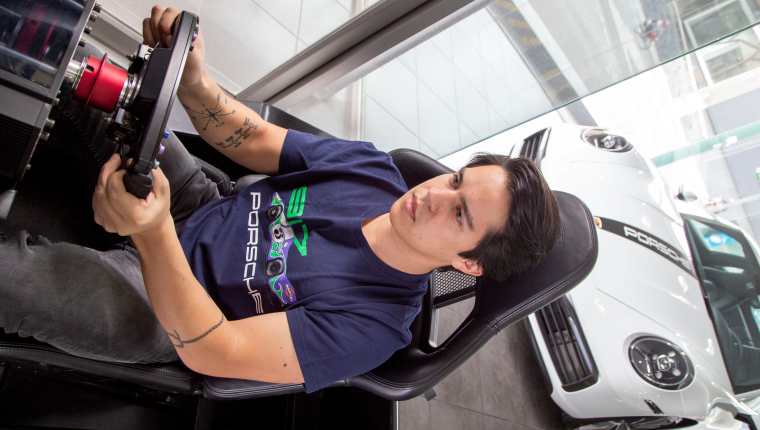 Juan Diego Hernández logró el segundo puesto en la carrera virtual organizada por Porsche. Foto Prensa Libre: Norvin Mendoza