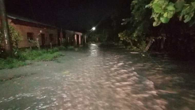 La lluvia de las últimas horas ha dejado más de mil personas afectadas en Guatemala. (Foto Prensa Libre: Conred)