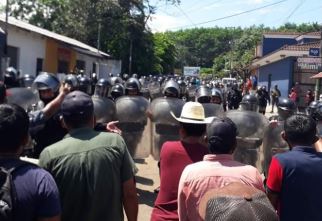 Tensión en Malacatán por cordón sanitario por el coronavirus. (Foto Prensa Libre)