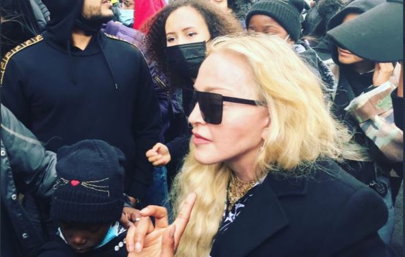 Madonna participó por las protestas contra el racismo en Londres. Foto tomada de su Instagram @Madonna