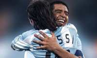 Lionel Messi y Juan Román Riquelme era una dupla peligrosa con Argentina. (Foto Prensa Libre: Twitter @RiquelmeaMessi)