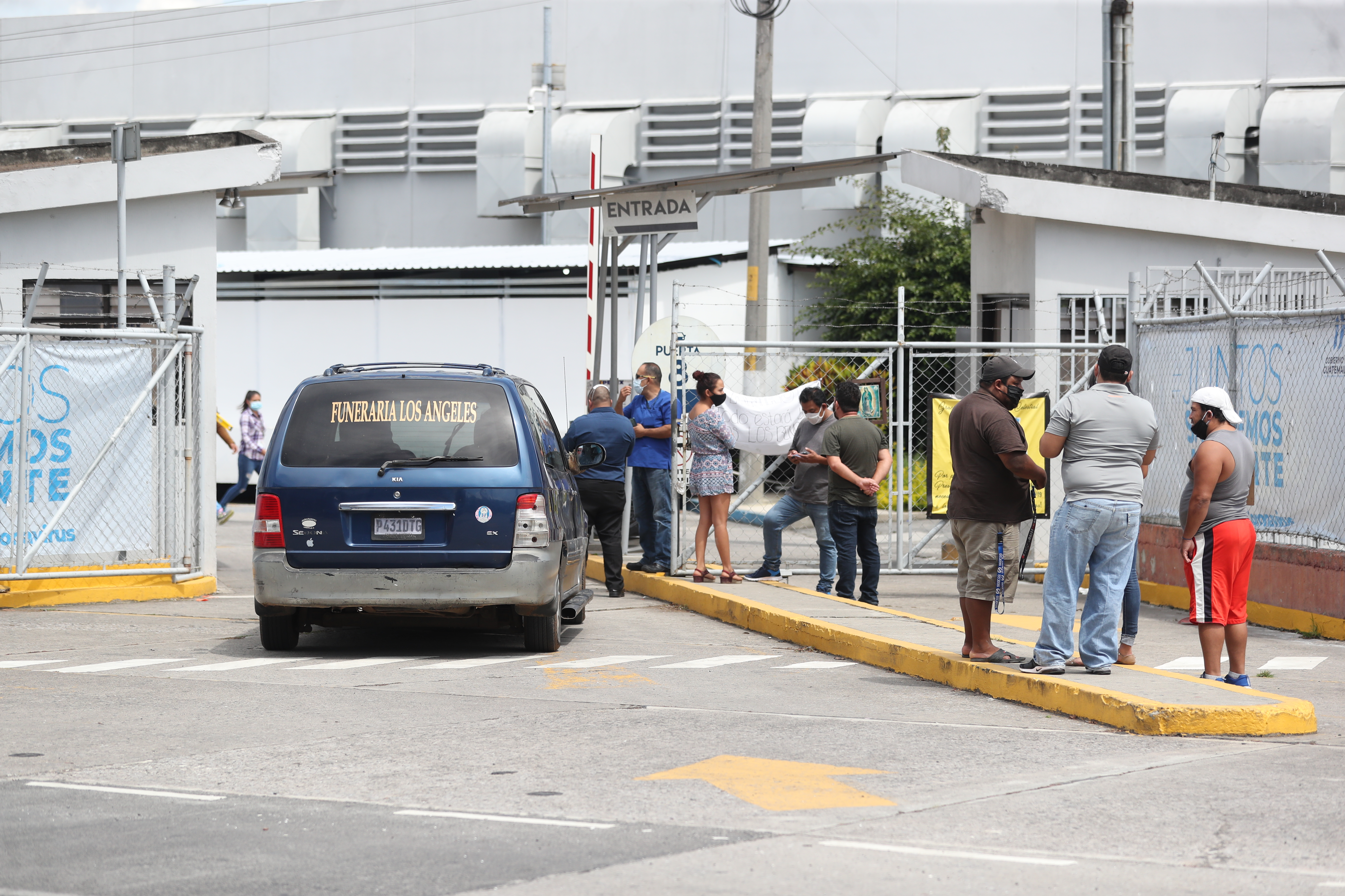 Los hospitales Roosevelt y San Juan de Dios recibirán a pacientes con sintomas de covid19 para descongestionar hospitales temporales. Fotografía: Prensa Libre (Erick Avila).