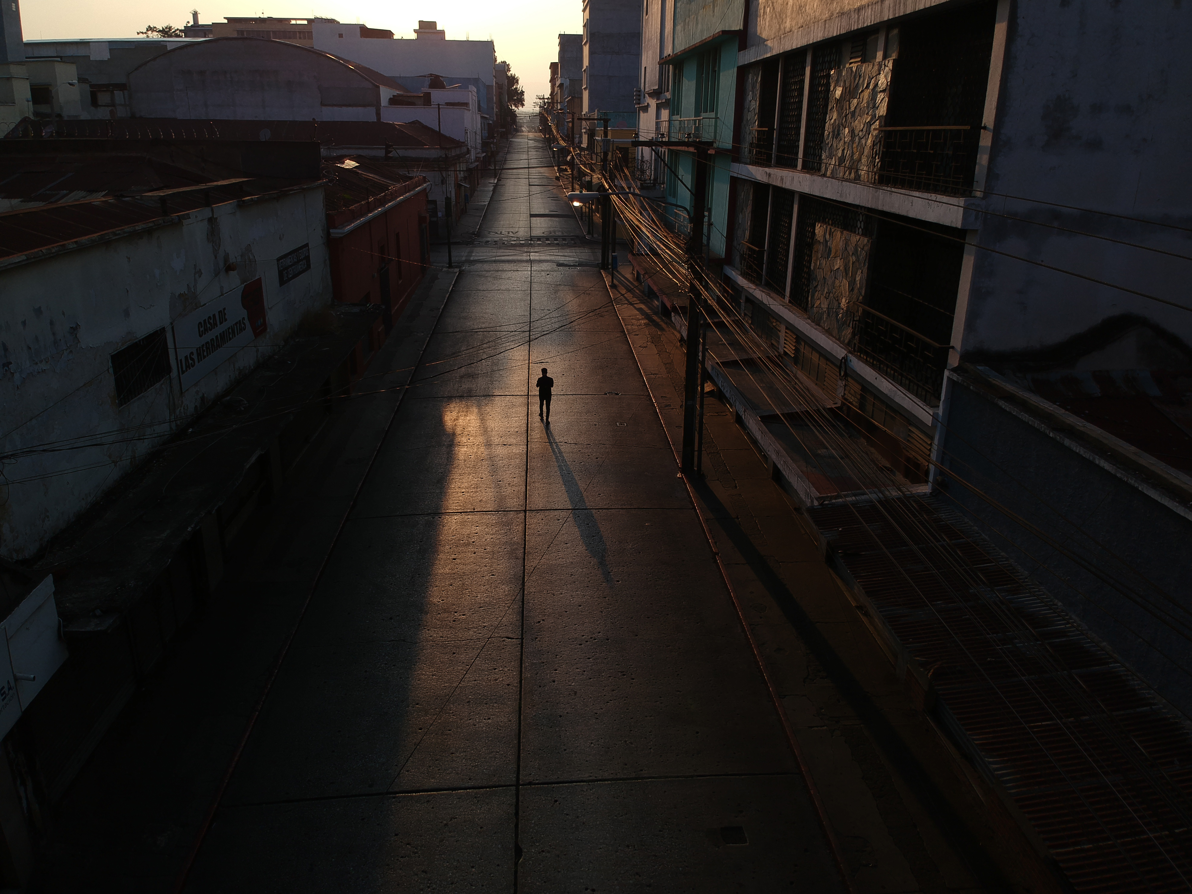 A pesar del confinamiento durante cuatro meses el sector bancario nacional muestra indicadores estables. (Foto Prensa Libre: Carlos Hernández)
