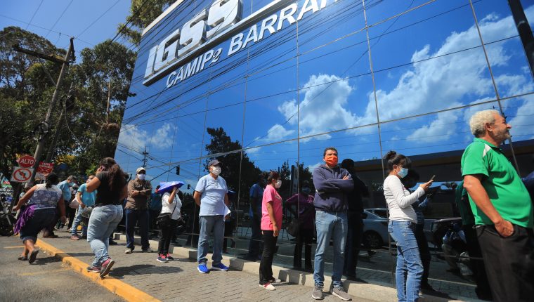La PGN señalaba una "ineficaz administración" de Carlos Contreras en la presidencia del IGSS. (Foto Prensa Libre: Hemeroteca PL)