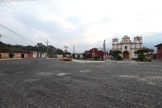 La ermita Santa Lucía se ve desolada una tarde de abril, esto mientras las personas están dentro de sus viviendas para evitar el contagio del Coronavirus. Foto Prensa Libre: Óscar Rivas