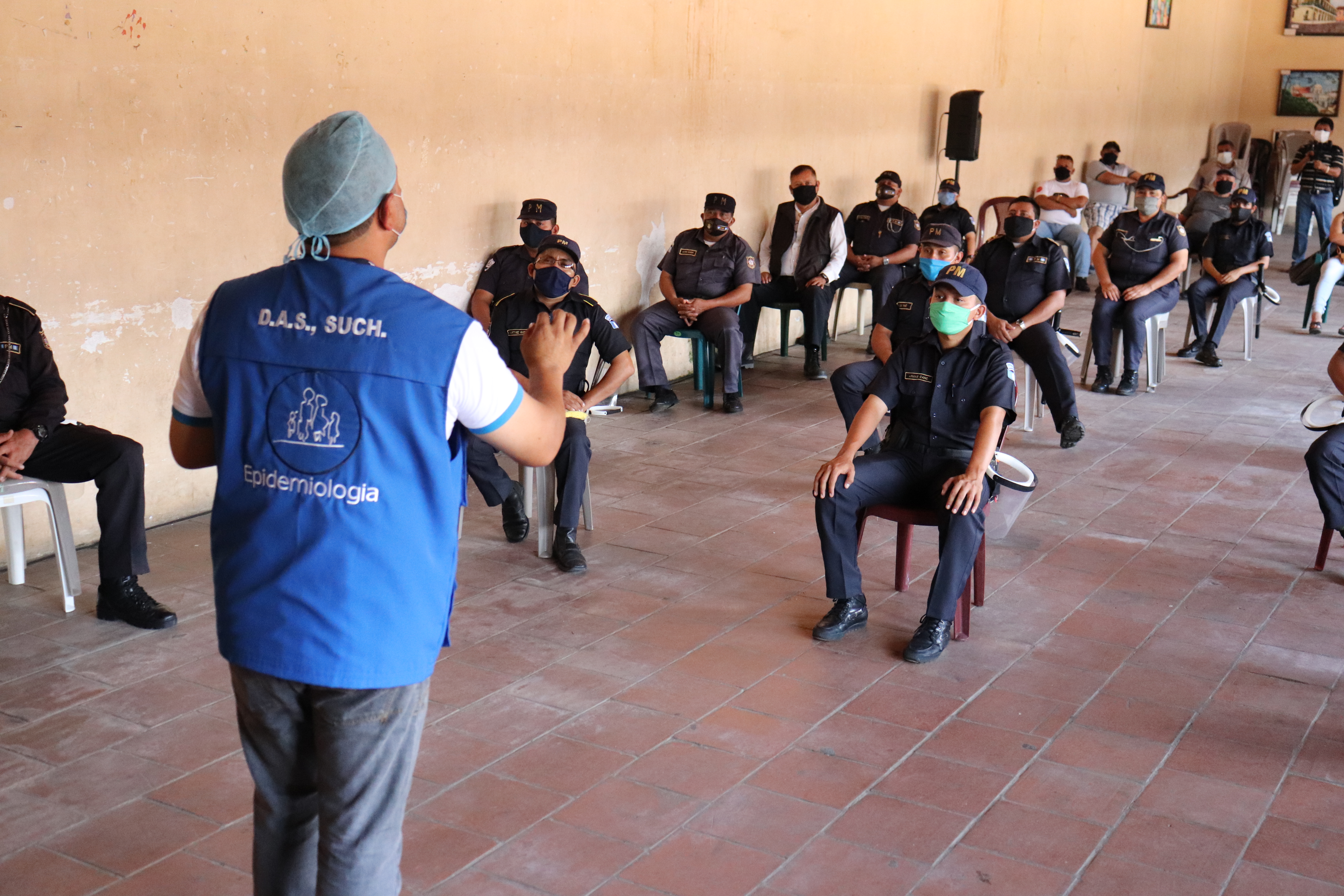 Mientras se consigue una vacuna y esta llega a Guatemala la única medida será la mascarilla y distancia social. (Foto Prensa Libre: Hemeroteca PL)